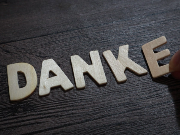Danke auf schwarzem Hintergrund